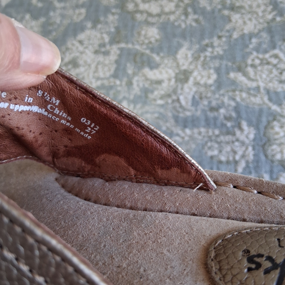 Clarks Artisan Floral Leather Wedge l Sandals Sz.8.5 Taupe Comfort Boho Casual - Picture 13 of 16